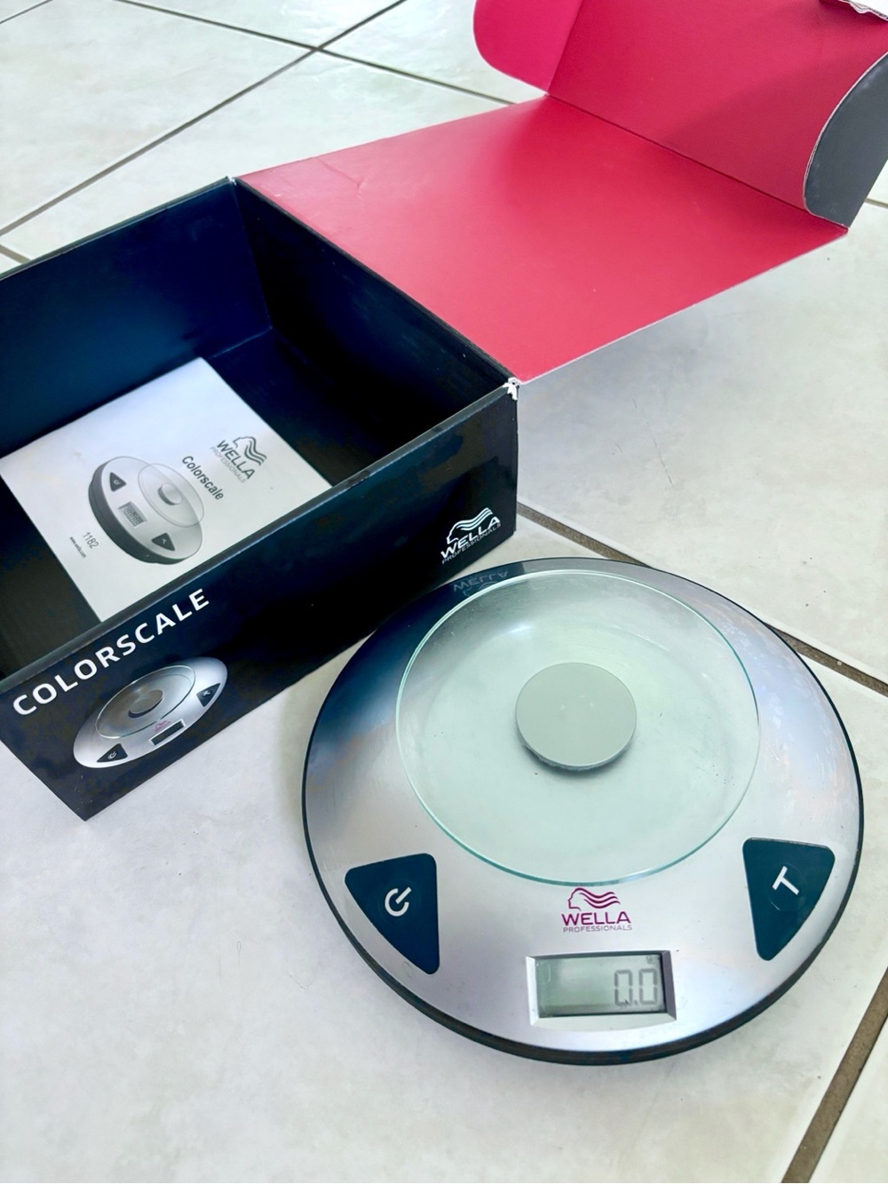 Wella Colorscale Digital Salon Scale - Black with Green Glass Platform
